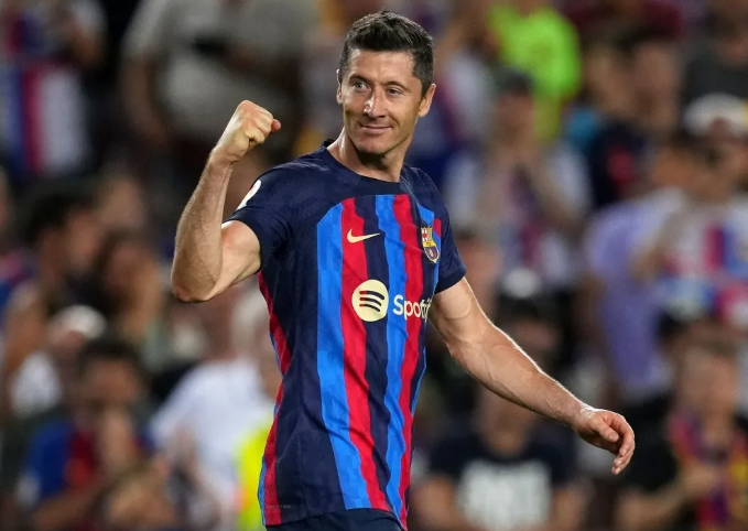 Người yêu cũ tàn nhẫn nhất! Lewandowski ghi được 29 bàn thắng trong 28 trận đấu với câu lạc bộ cũ Dortmund, lập kỷ lục cá nhân