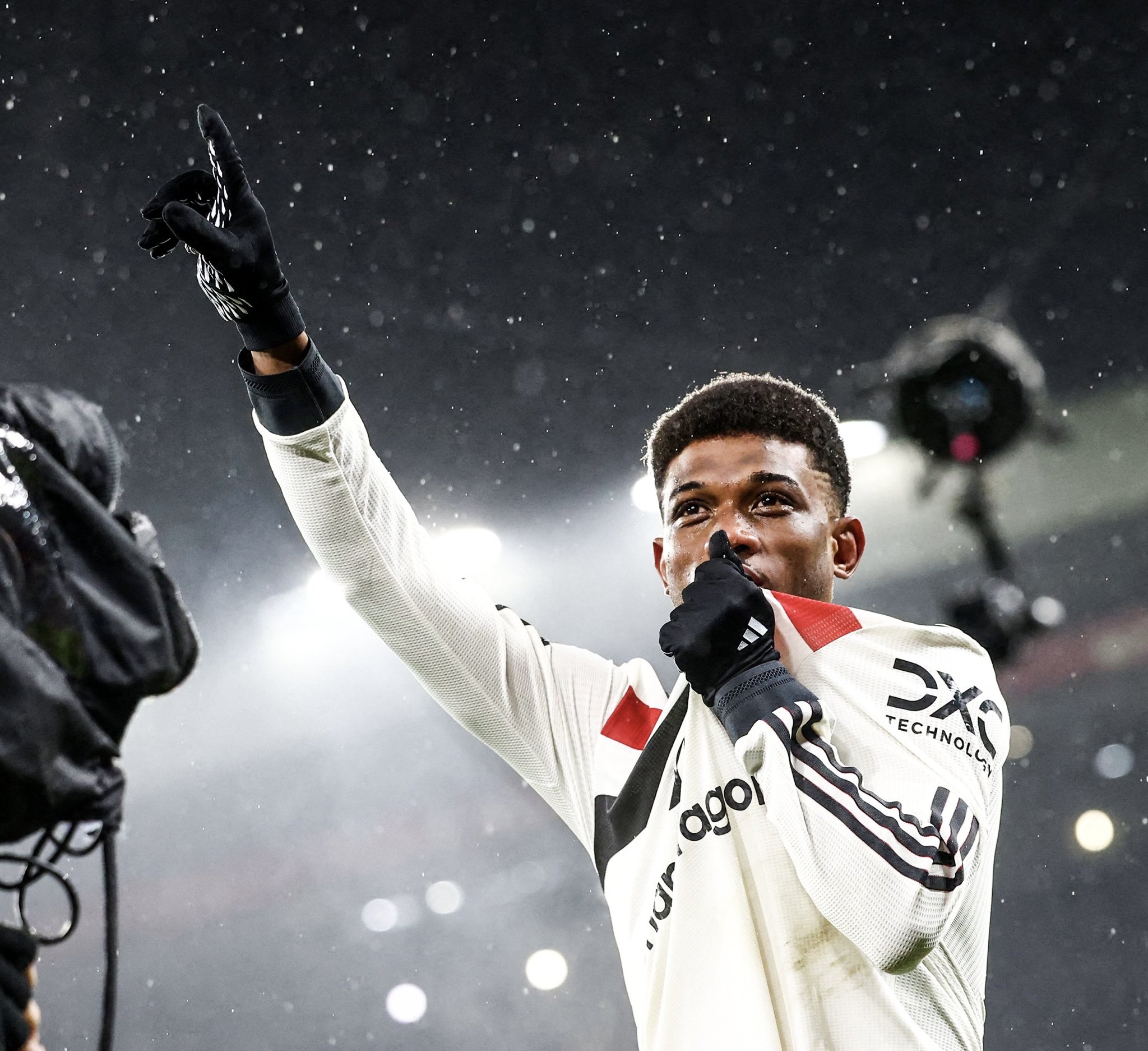 Quá trình phục hồi thật tuyệt vời! Romano: Amad Diallo sẽ trở lại tập luyện cùng Manchester United vào tuần tới