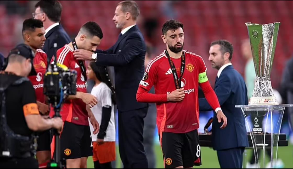 Keane chỉ trích Manchester United: Không có đội nào tệ hơn, chỉ có đội tệ hơn, và họ dựa vào may mắn để che đậy những vấn đề lớn