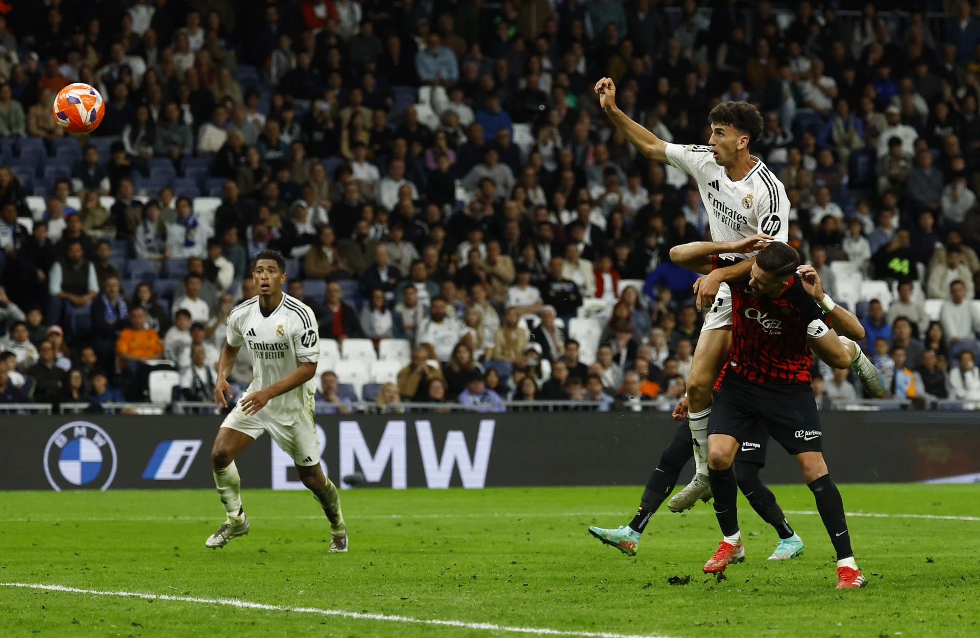 Truyền thông xứ Catalan: Chiến thắng phút cuối của Real Madrid trước Mallorca giống như hơi thở cuối cùng, họ chỉ sống thêm được một ngày nữa
