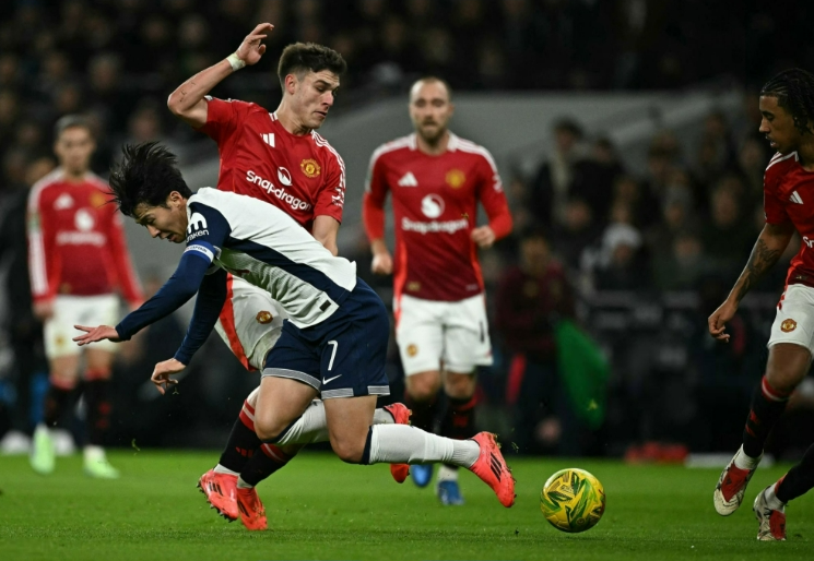 Nạn nhân! Manchester United đã phải chịu bốn trận thua liên tiếp trước Tottenham trong mùa giải này, và việc thua trận chung kết Europa League đã hoàn toàn phá vỡ Quỷ đỏ