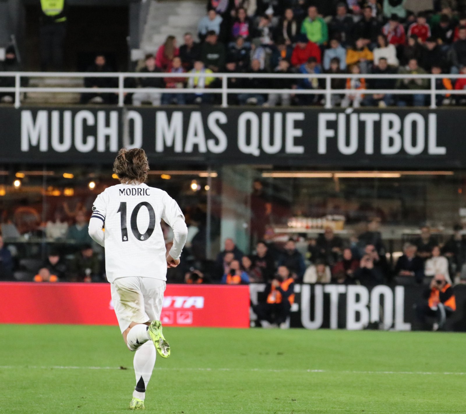 Truyền thông Tây Ban Nha: Để đẩy nhanh quá trình đào tạo cầu thủ trẻ, Real Madrid cuối cùng đã quyết định không gia hạn hợp đồng với Modric