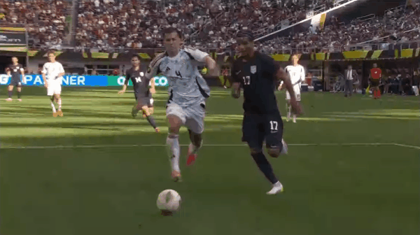 Hiệp 1 Gold Cup: Tillman ghi bàn từ chấm phạt đền, Luna ghi bàn, tạm thời hòa 1-1 giữa Hoa Kỳ và Costa Rica
