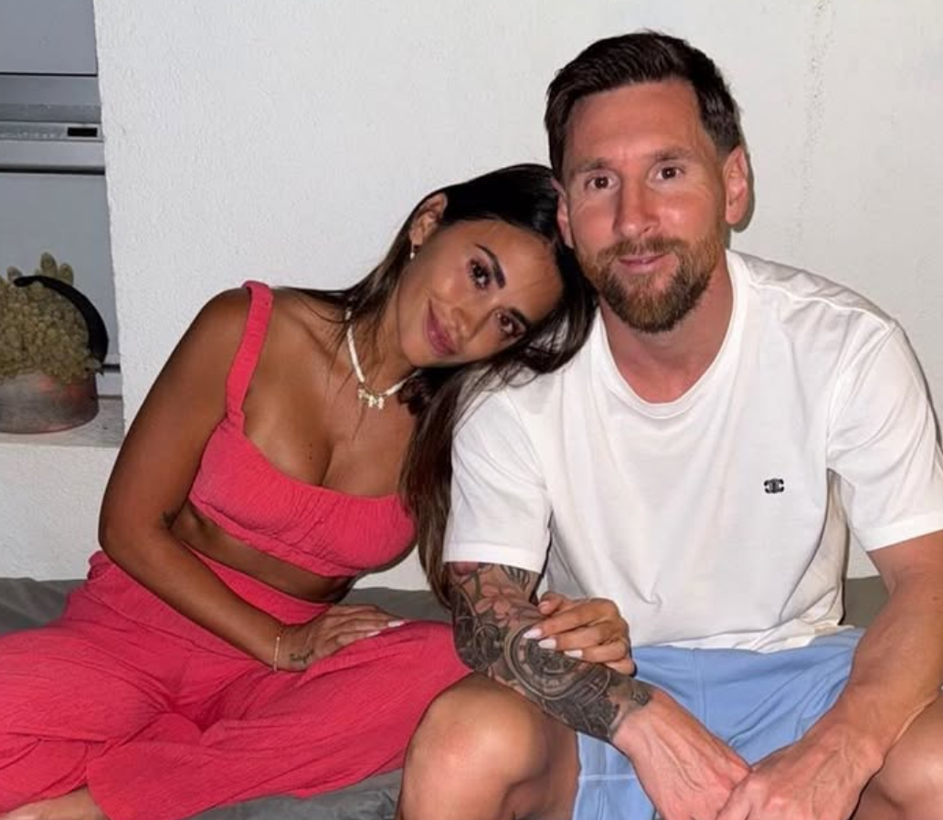 Antonella tổ chức sinh nhật cho Messi và chuẩn bị bánh Xì Trum: Chúc mừng sinh nhật, ông già cáu kỉnh!