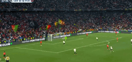 Quyết định phạt đền ở vòng bán kết UEFA Nations League gây tranh cãi, và cả hai bàn thắng của Bồ Đào Nha đều bị nghi ngờ là việt vị