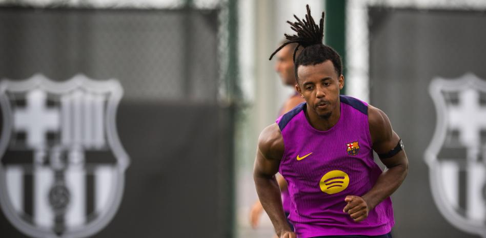 Mundo Deportivo: Kounde đã hoàn tất việc gia hạn hợp đồng với Barcelona, nhưng thông báo chính thức đã bị trì hoãn do vụ chuyển nhượng của Rashford