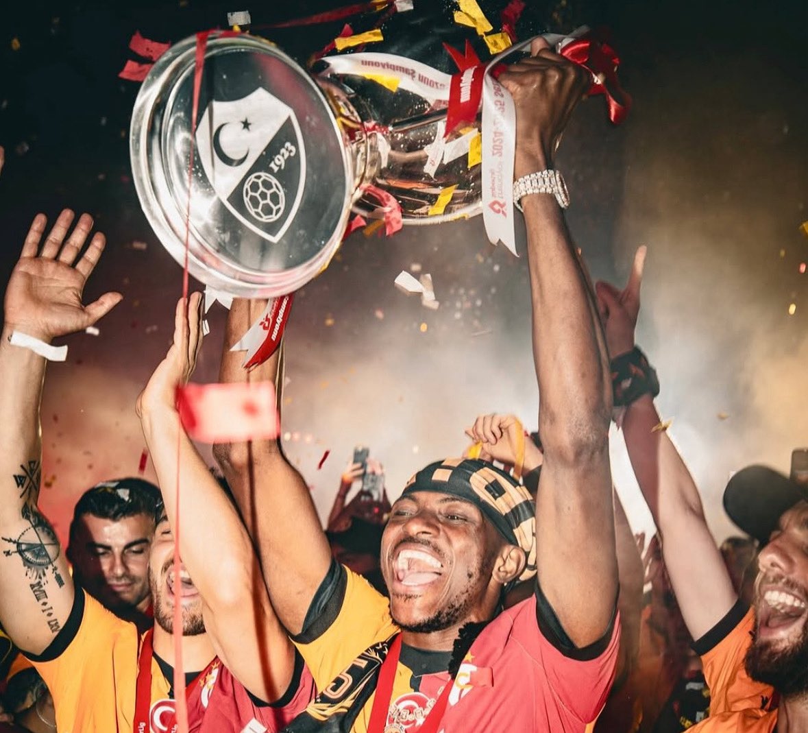 Romano: Thỏa thuận ký hợp đồng với Osimhen của Galatasaray chưa được xác nhận và vẫn đang trong quá trình đàm phán