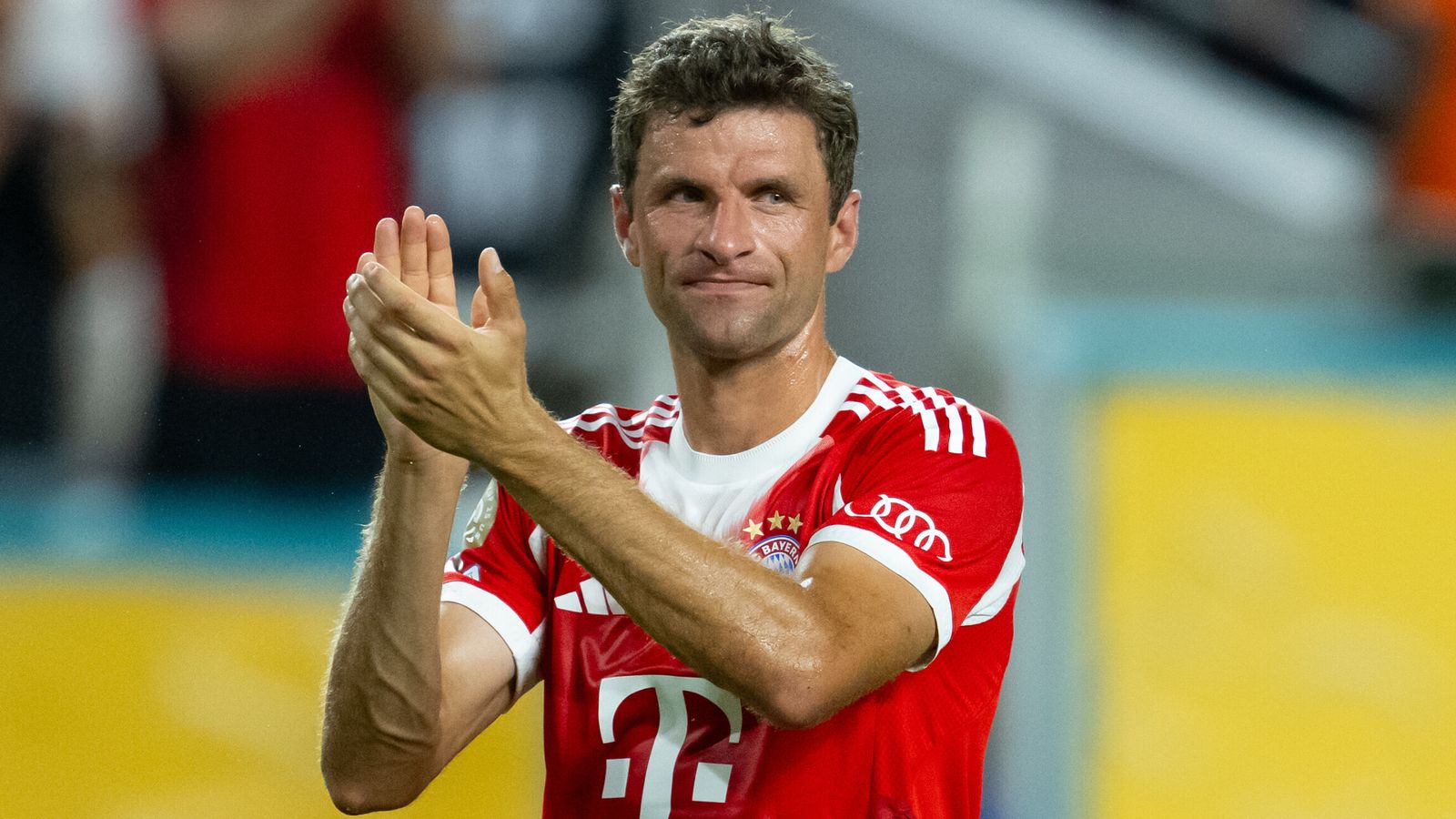 German Sky: Muller đã xác nhận rằng anh sẽ không giải nghệ và sẽ đến MLS để tiếp tục sự nghiệp của mình