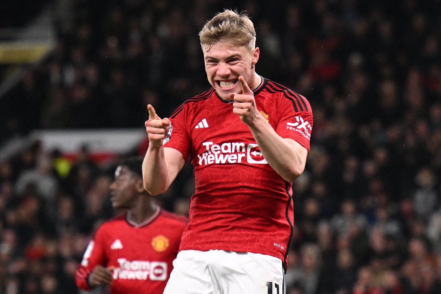 Phóng viên: Hoylen không muốn gia nhập Leipzig, anh nói với Manchester United rằng anh hy vọng sẽ ở lại đội để cạnh tranh vị trí xuất phát