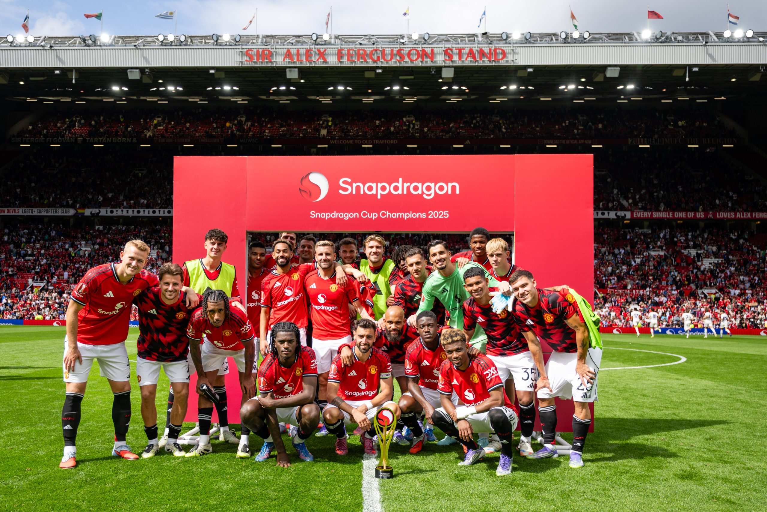 Ba danh hiệu trong mùa giải trước! Manchester United thắng liên tiếp trận giao hữu, mùa giải hè và Snapdragon Cup. Liệu họ có thể vực dậy trong mùa giải mới?