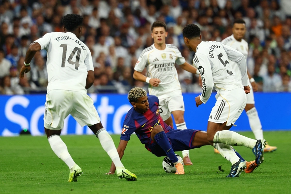 Lamine Yamal phải học cách đối mặt chỉ trích Lamine Yamal phải học cách đối mặt chỉ trích