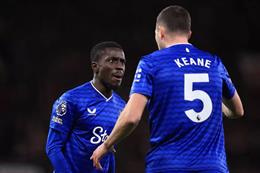 Cầu thủ Everton nhận thẻ đỏ vì tát đồng đội