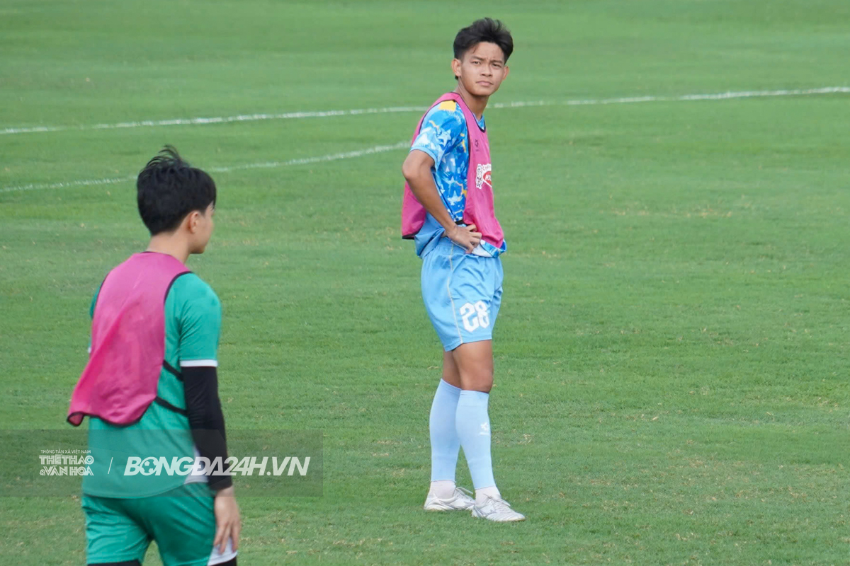 dT U23 Viet Nam buoc vao buoi tap dau tien chieu 23/12