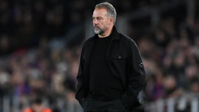 Hansi Flick khẩn khoản đòi Barca mua thêm hậu vệ vào tháng Một 1