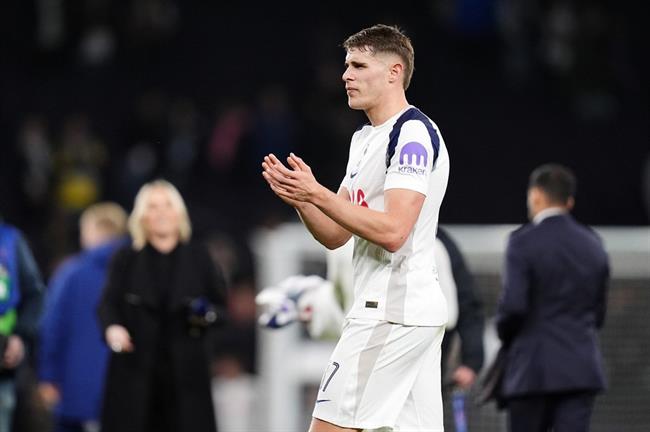 Thomas Frank chỉ ra điểm đen duy nhất sau trận thắng Slavia Praha